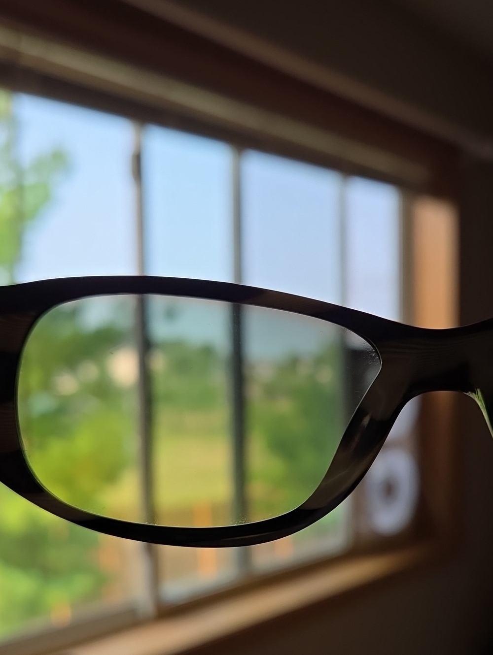 Vintage ELLE EL188888 Sunglasses - Picture 8 of 9